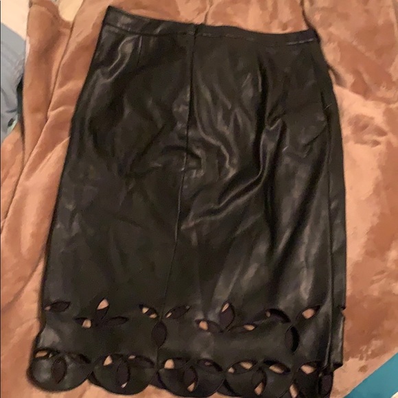 Knee length black pleather skirt - Picture 2 of 2